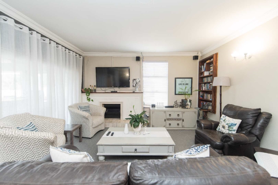 8 Bedroom Property for Sale in Summerstrand Eastern Cape